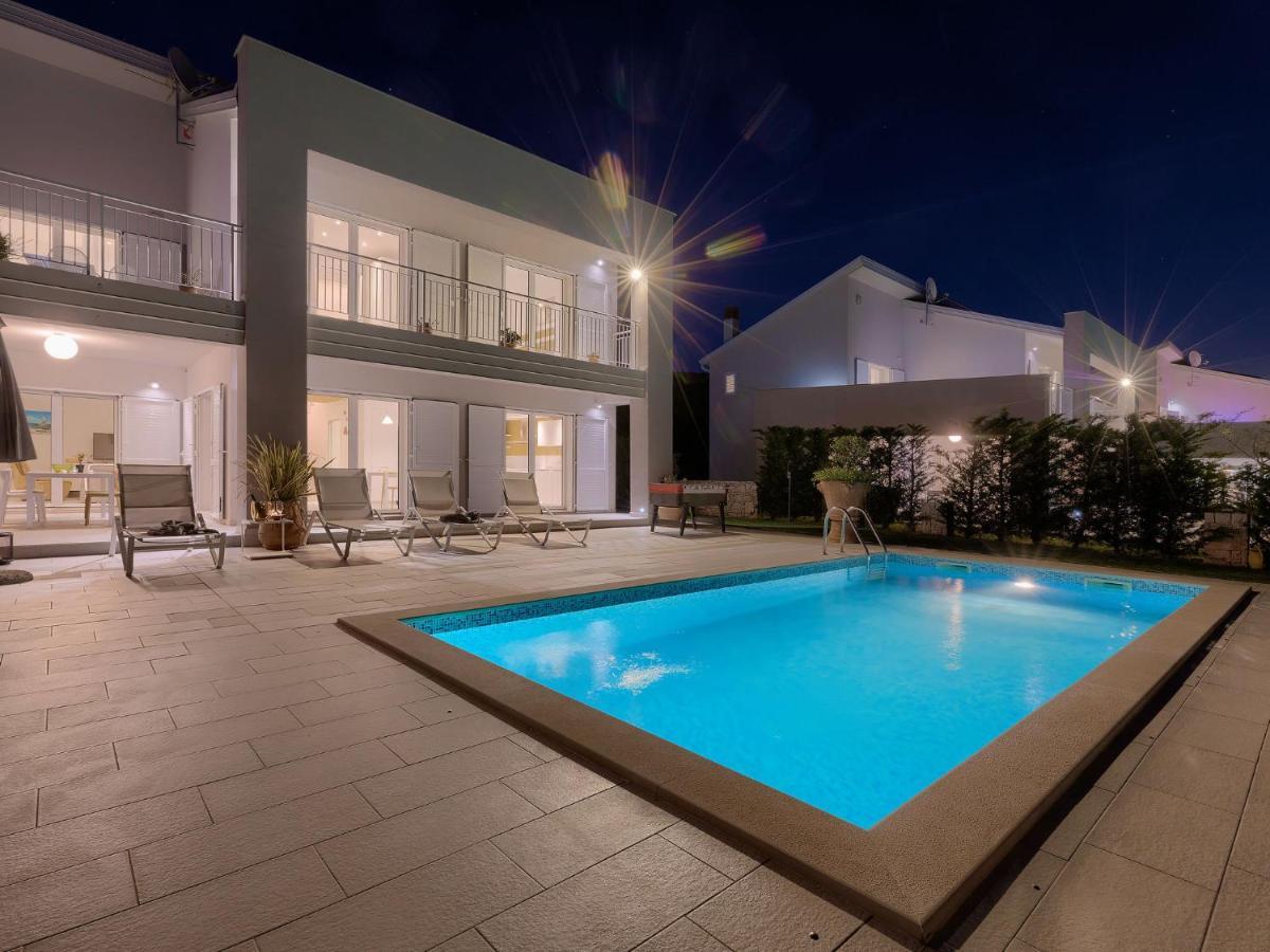 Villa Debora Diminići Exteriör bild